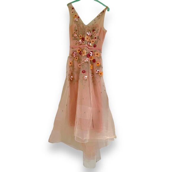 Marchesa Notte | 3D Floral Embroidered Hi-Low Gown in Blush | Size 6 - Picture 5 of 8